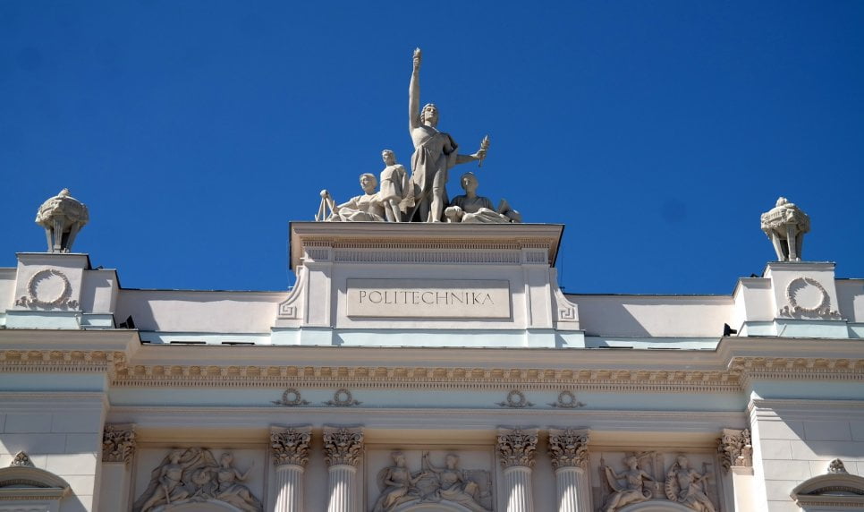 fot. https://www.pw.edu.pl/