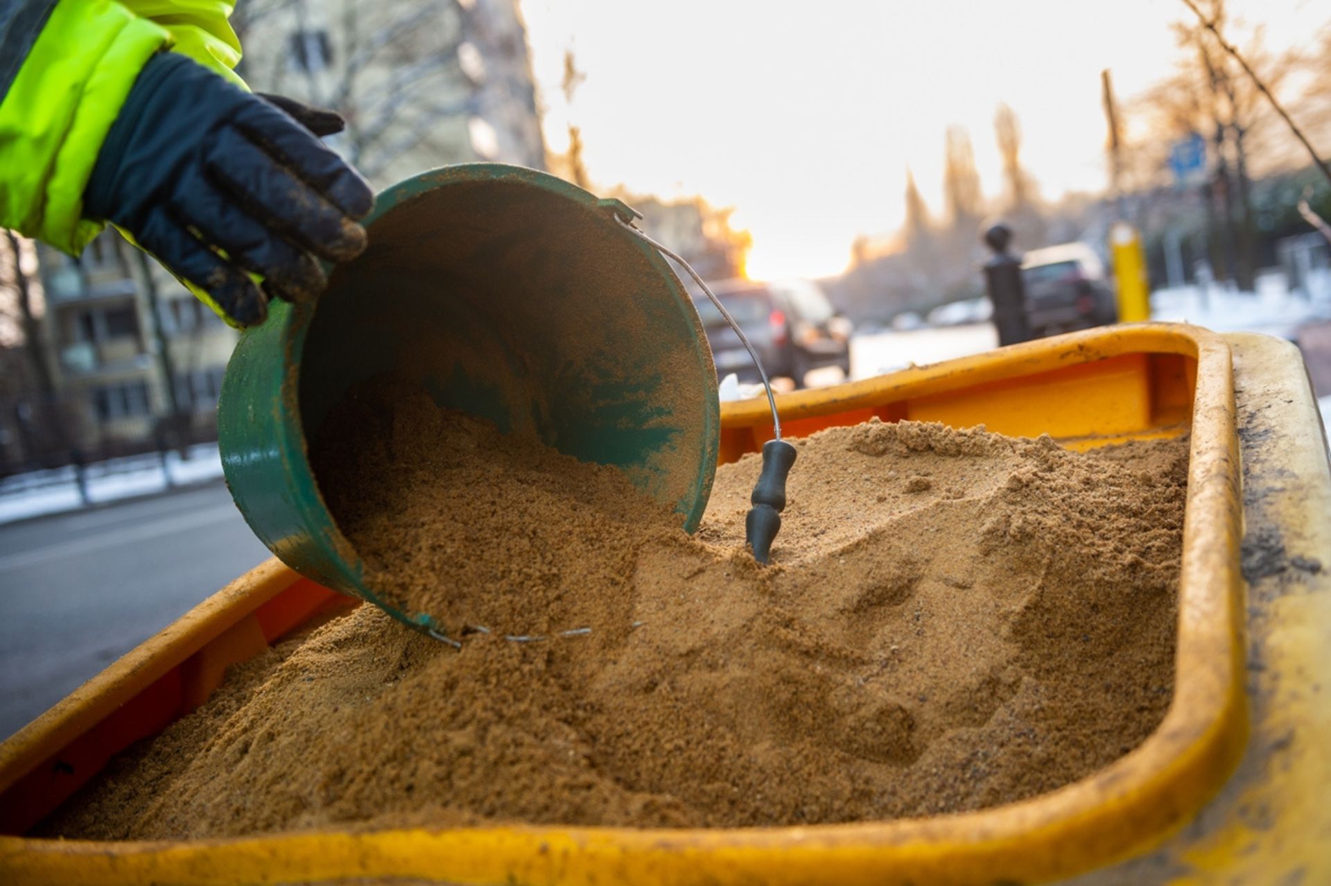 Trwa warszawska gołoledź. Policyjny bilans drogowy – Radzimy, jak nie wpaść w poślizg?
