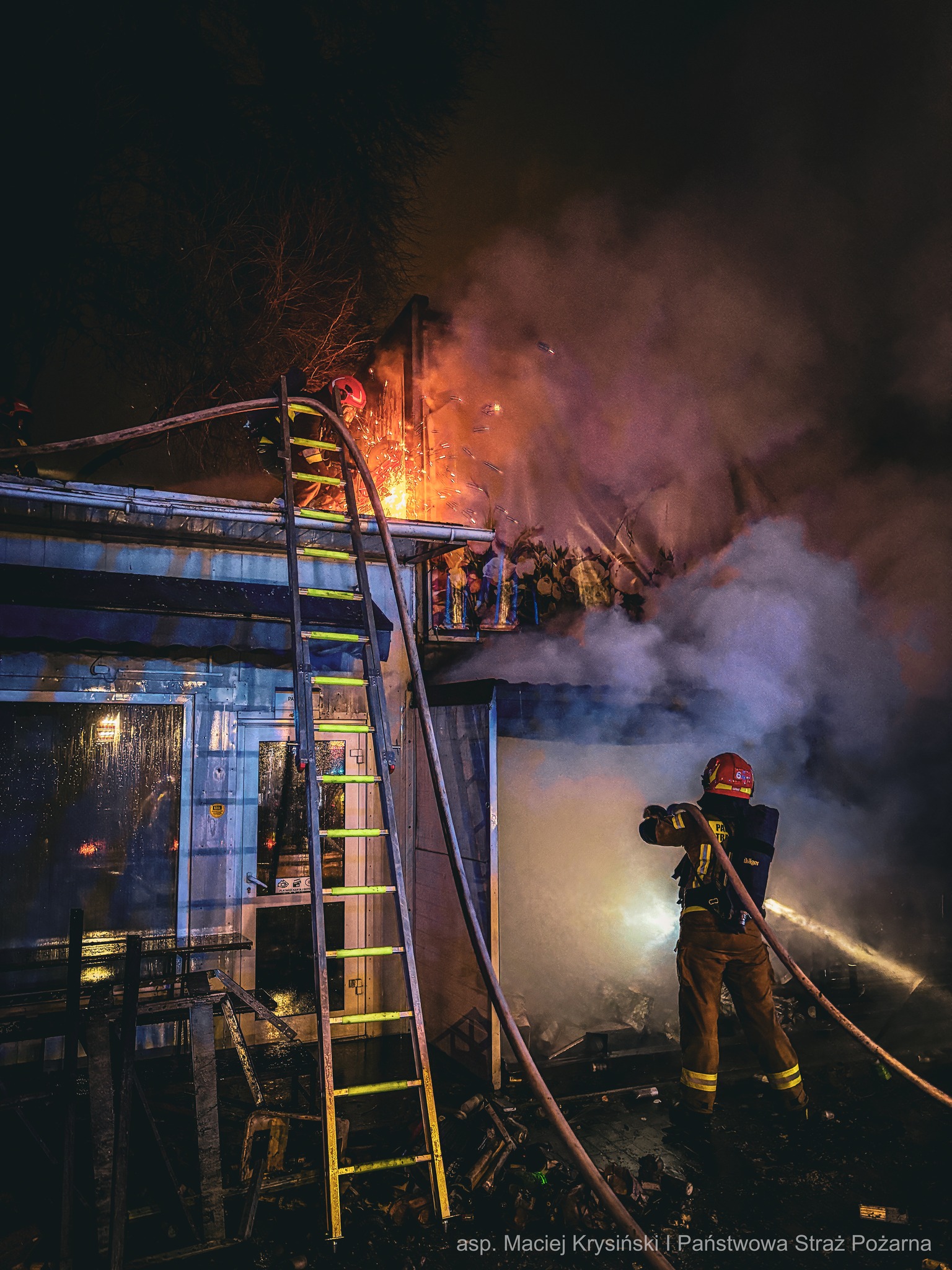 Pożar w lokalach usługowych przy Bakalarskiej